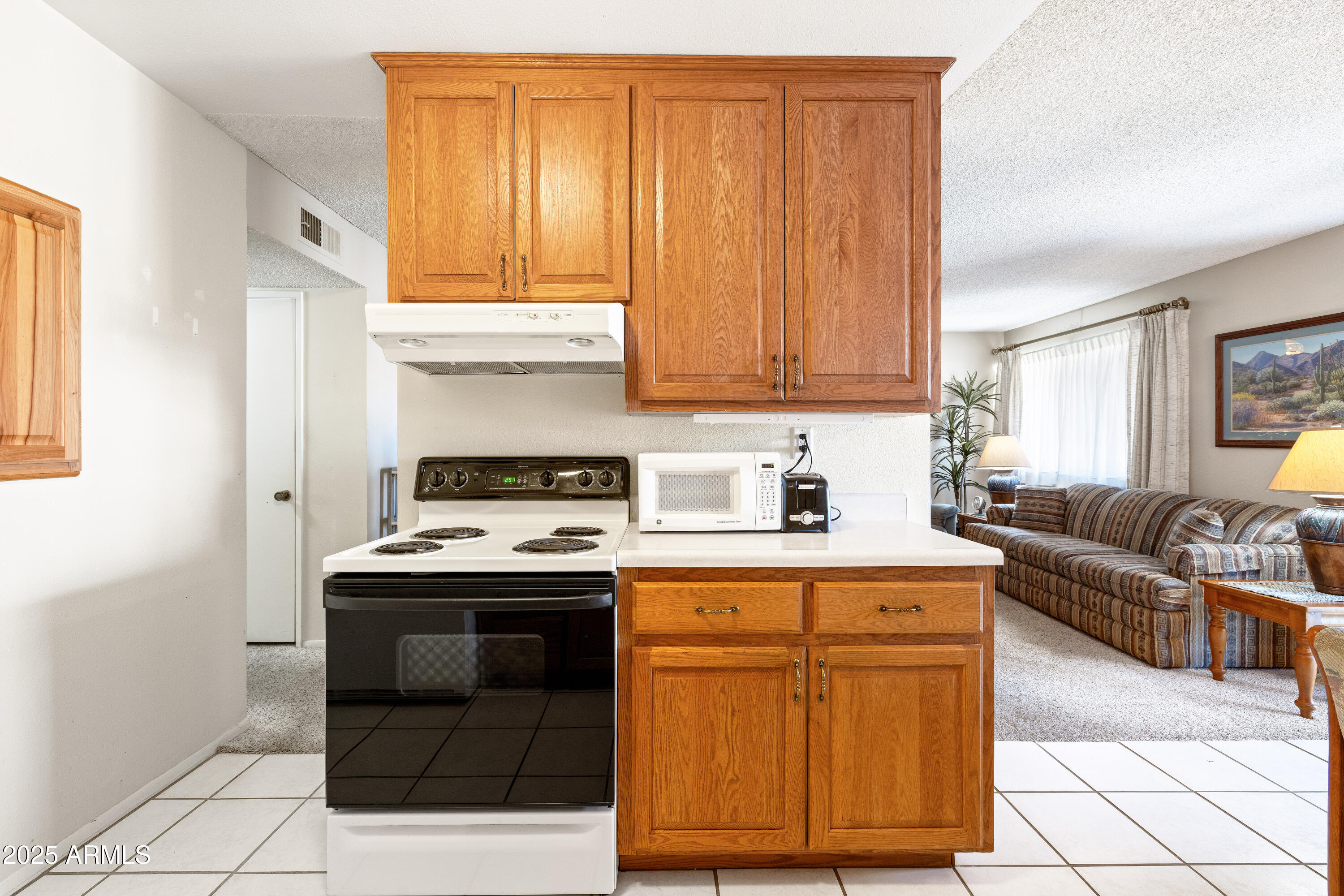 5525 East Thomas Road, Unit N5 Phoenix, AZ 85018 - Photo 8 of 27 a kitchen with a stove and a sink