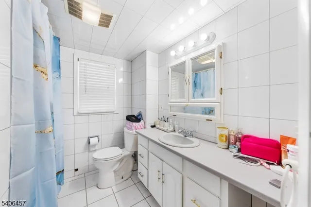 $499,000 | 291 Seaton Avenue, Unit 1, Roselle Park, NJ 07204