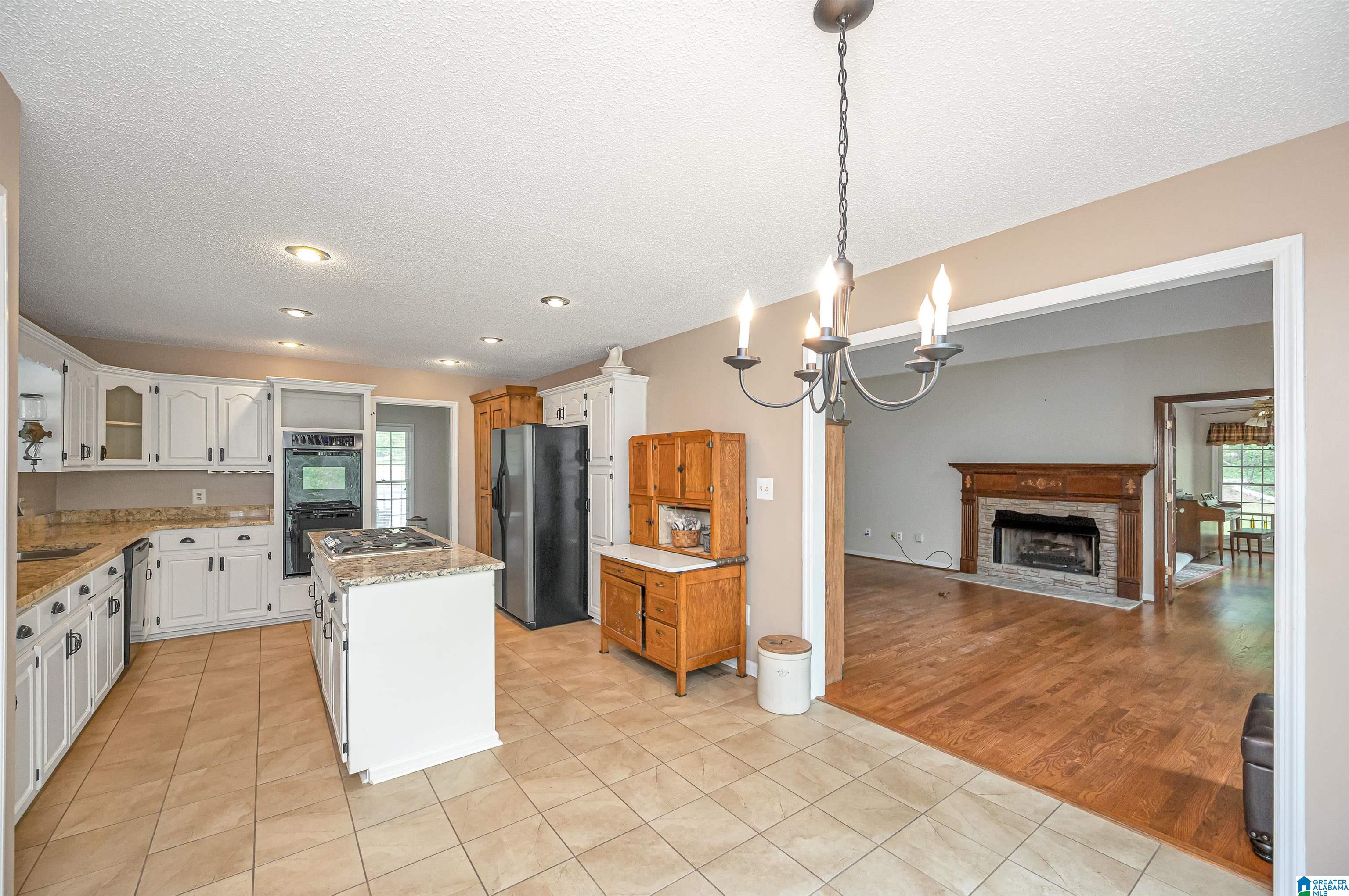 444 Myrick Road Warrior, AL 35180 - Photo 3 of 35