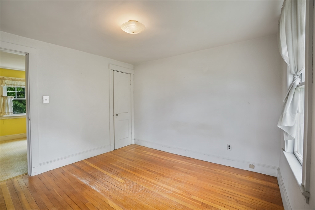 12 Bungalow Road Boston, MA 02132 - Photo 12 of 27
