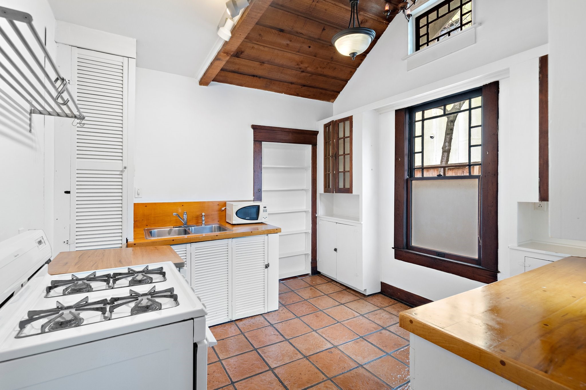 1517 Indiana Street Houston, TX 77006 - Photo 11 of 22