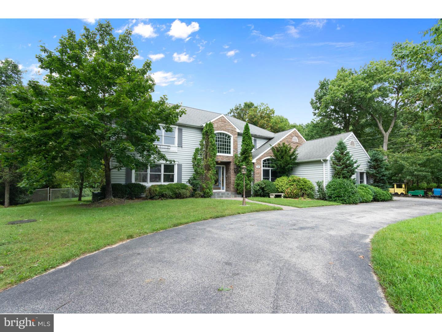 149 Oak Leaf Road Berlin, NJ 08009 - Photo 2 of 25