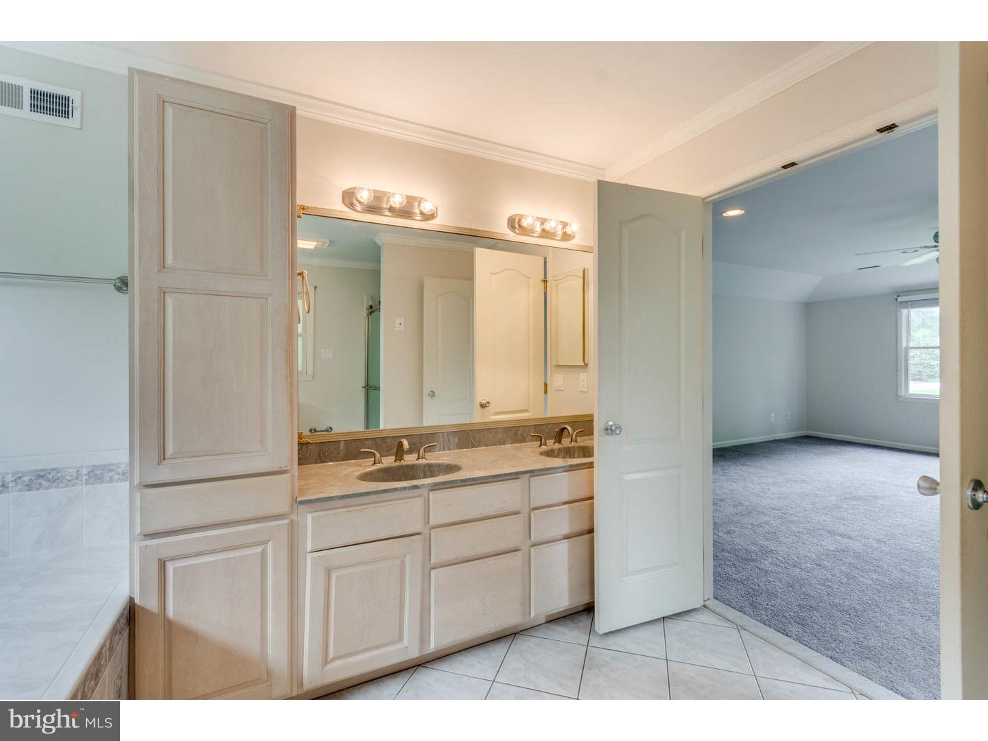 149 Oak Leaf Road Berlin, NJ 08009 - Photo 15 of 25 Master Bathroom