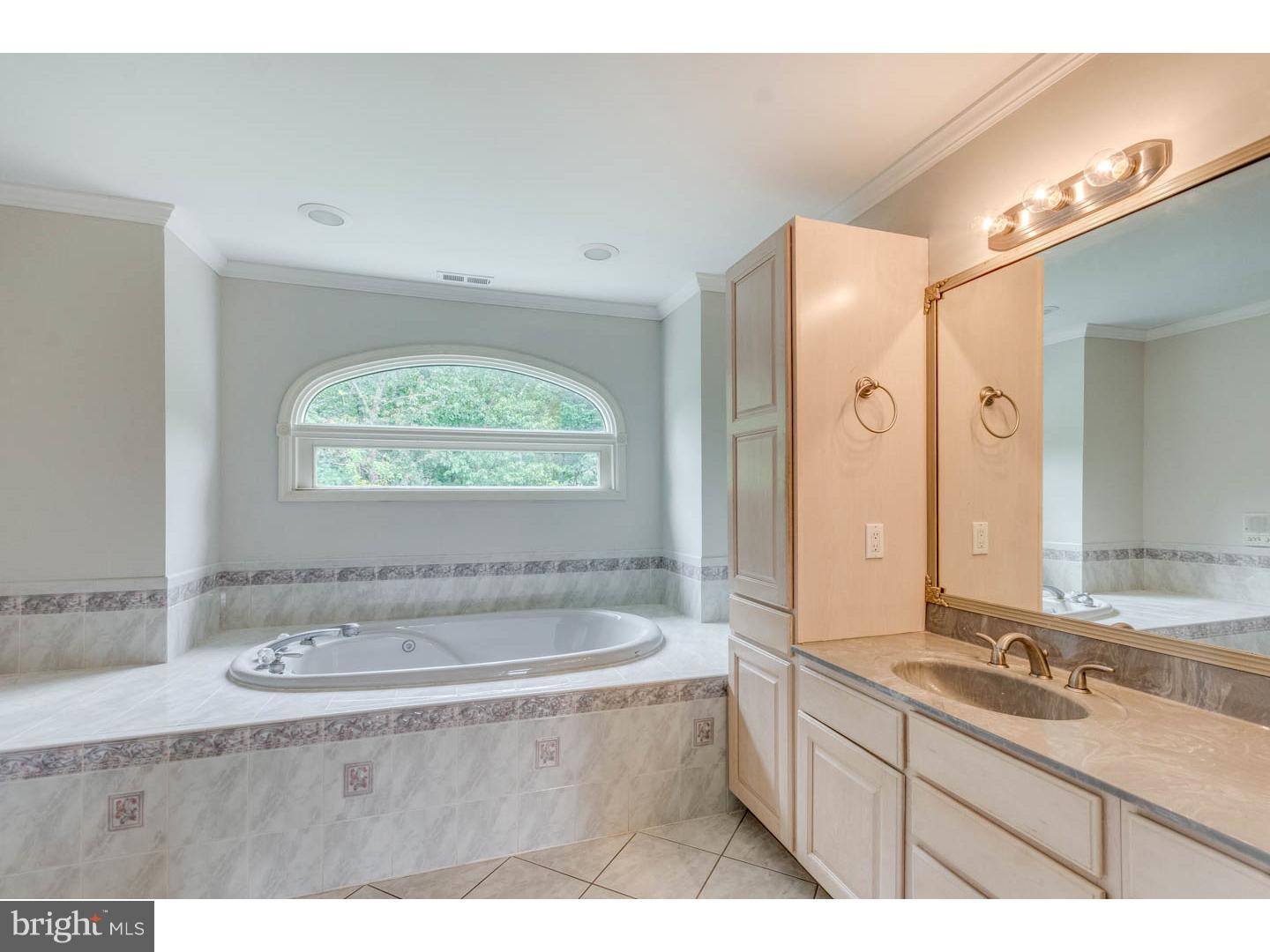 149 Oak Leaf Road Berlin, NJ 08009 - Photo 16 of 25 Master Bathroom