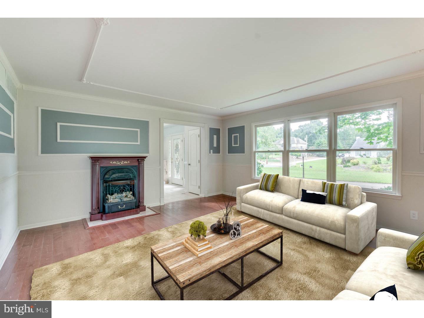 149 Oak Leaf Road Berlin, NJ 08009 - Photo 4 of 25 Living Room