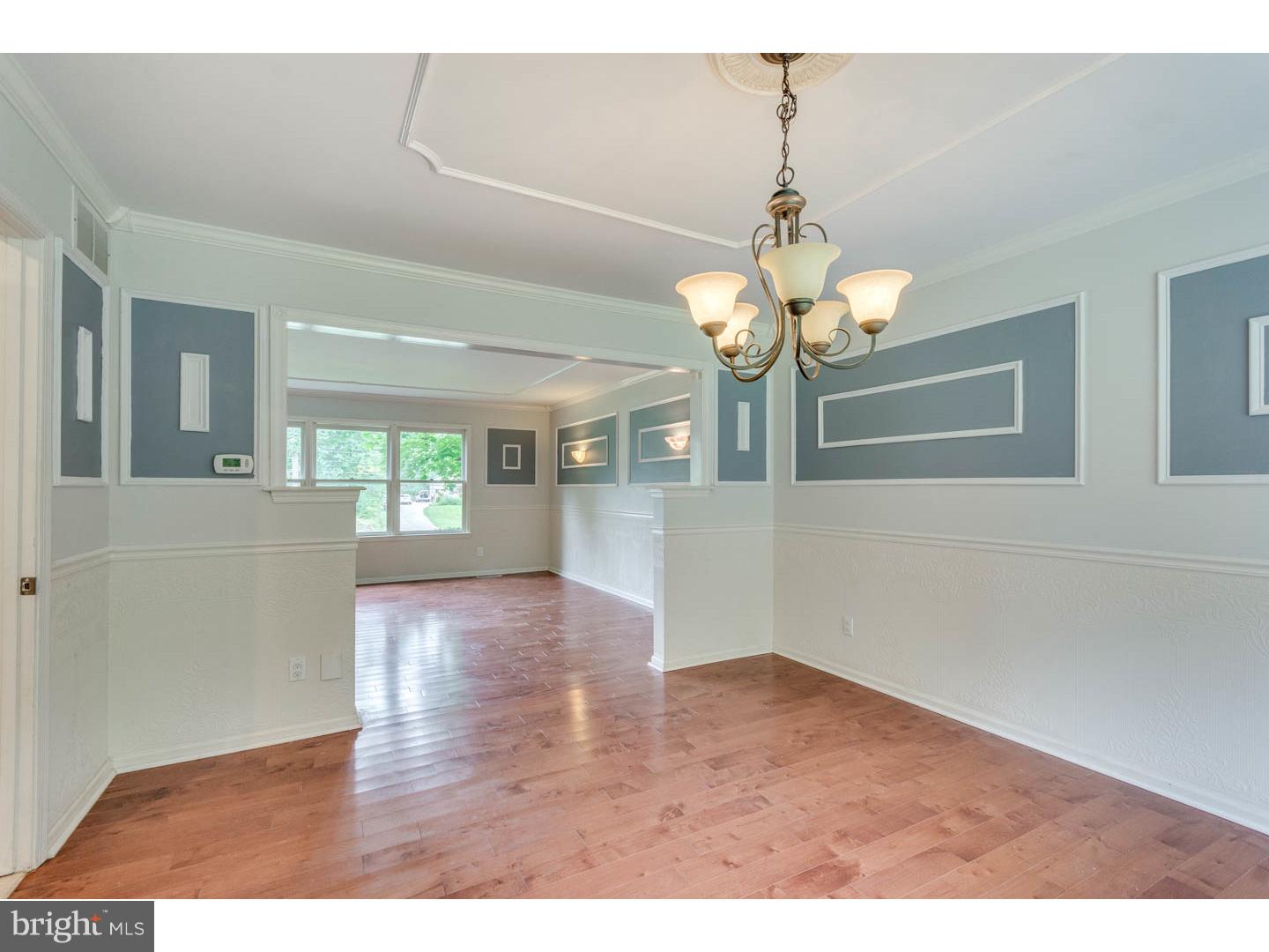149 Oak Leaf Road Berlin, NJ 08009 - Photo 8 of 25 Dining Room