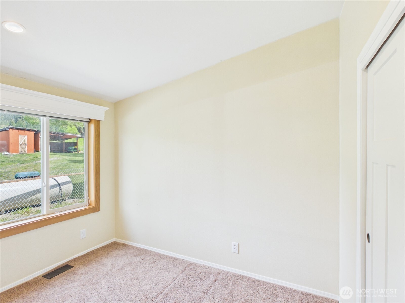 220 Center Road Republic, WA 99166 - Photo 8 of 40