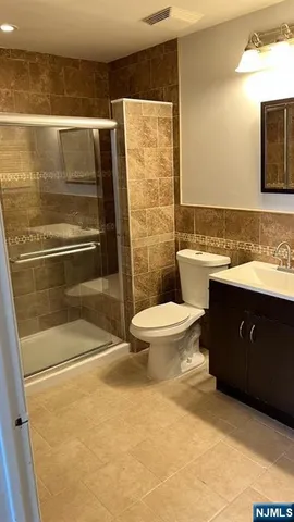 $2,975 | 4 Hedgerow Drive, Englewood, NJ 07631