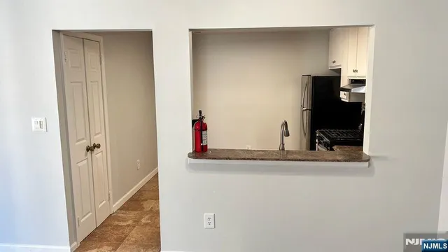 $2,975 | 4 Hedgerow Drive, Englewood, NJ 07631