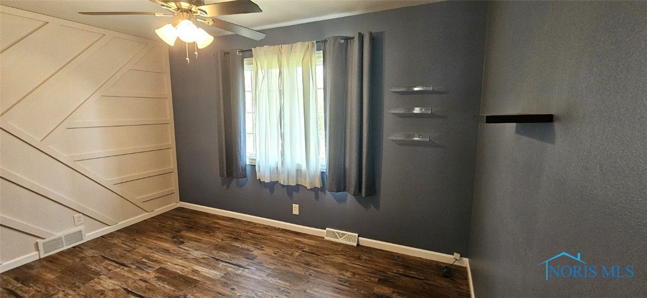 7710 Noward Road Waterville, OH 43566 - Photo 26 of 42 bedroom with eye-catching accent wall