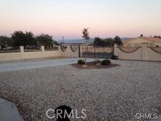15542 Kiamichi Road Apple Valley, CA 92307 - Photo 3 of 27
