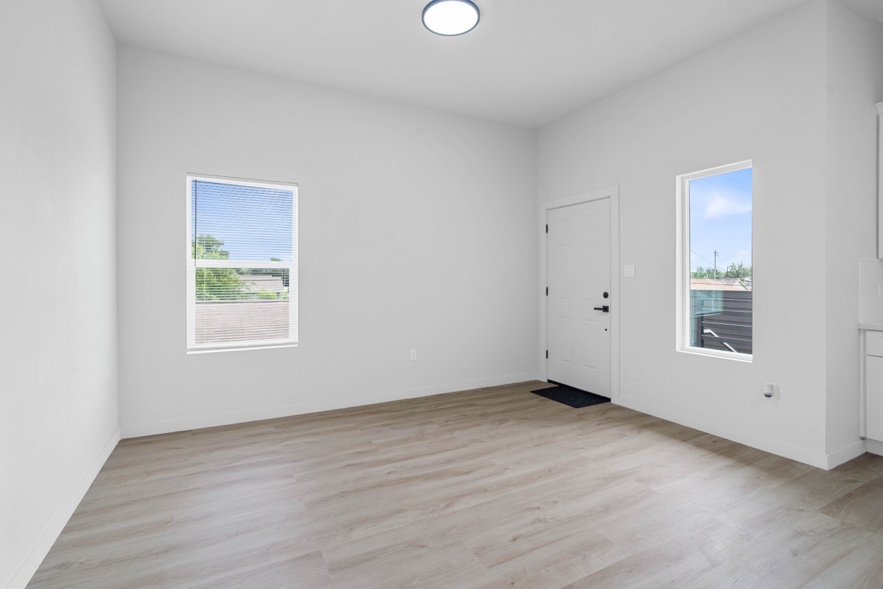 9725 Kerr Street, Unit B Houston, TX 77029 - Photo 6 of 35