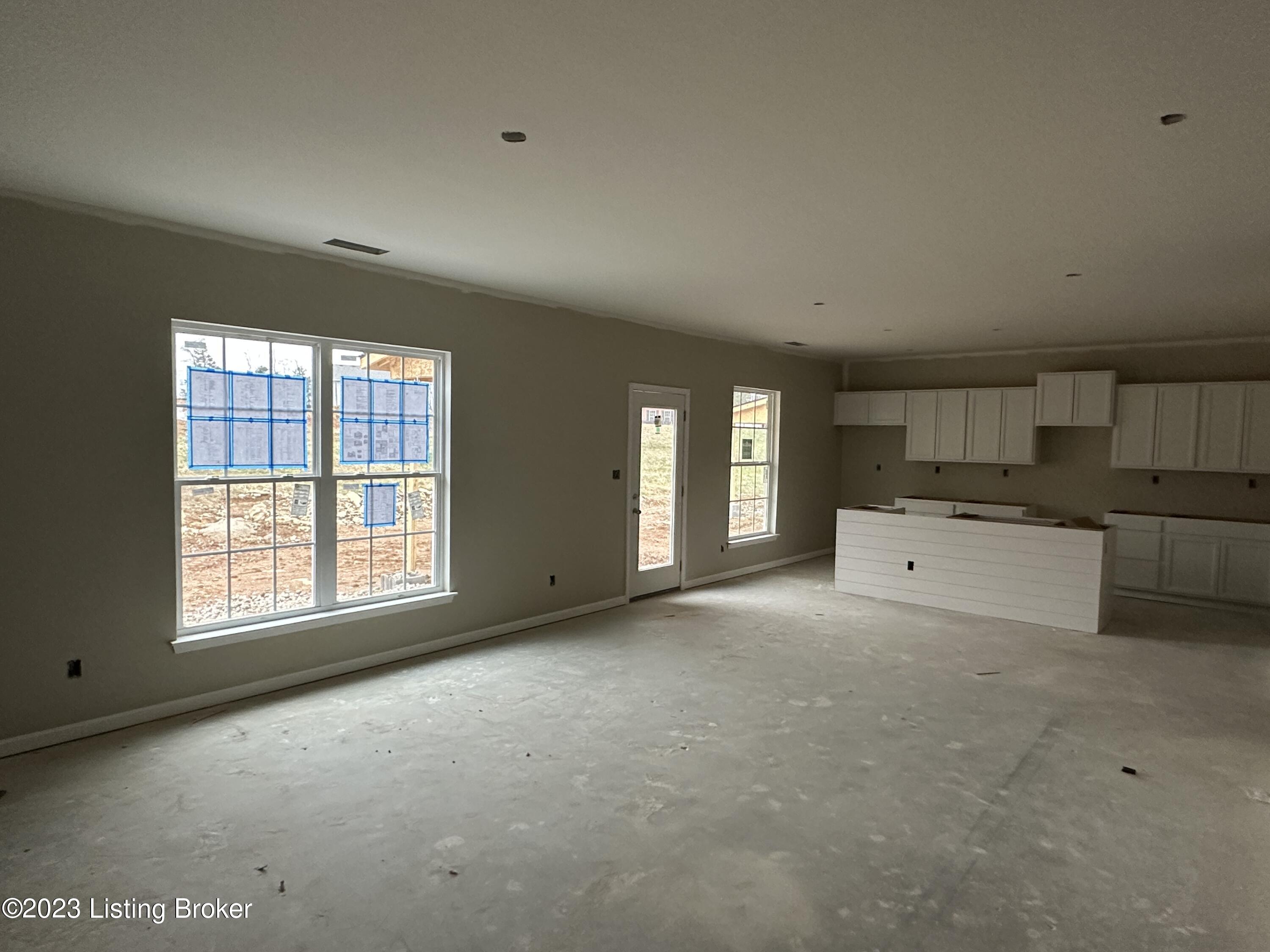 8431 Gateway Run Road Louisville, KY 40229 - Photo 4 of 13 69C9CD73-6D7E-456C-A003-66BA5115ED19