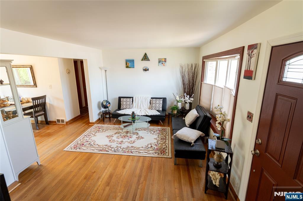 93 Brighton Road Clifton, NJ 07012 - Photo 7 of 32