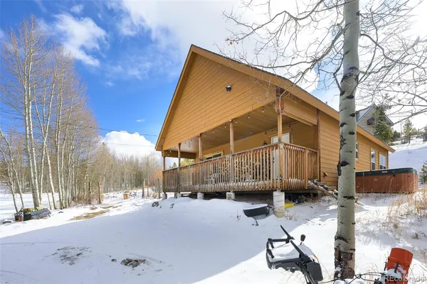 a outdoor view of a house