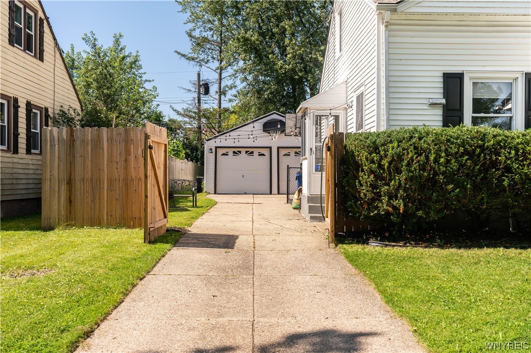 436 Windermere Boulevard Amherst, NY 14226 - Photo 27 of 32 Fully fenced private yard