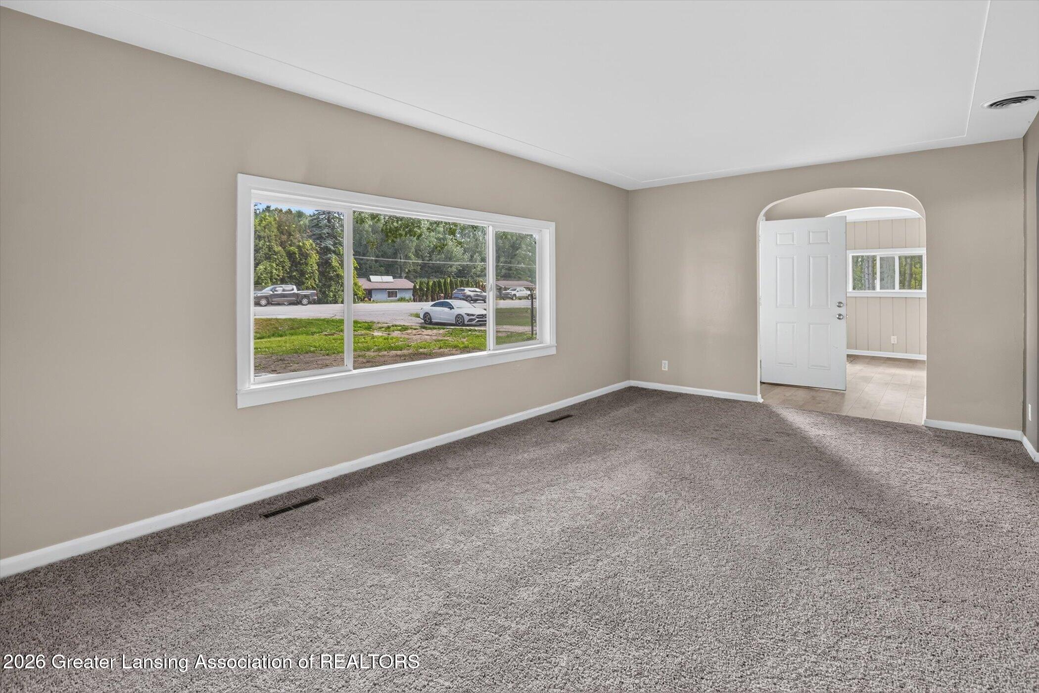 07-8874-E-Pickard-Rd-WindowStill-Photogr