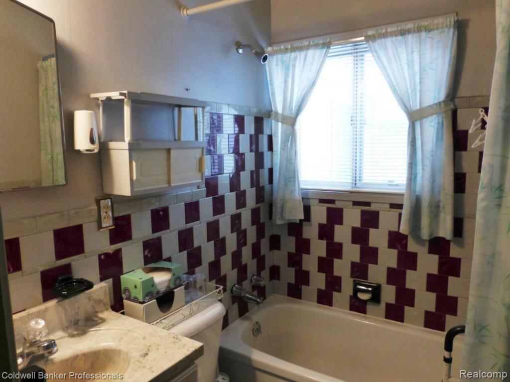 9277 Big Lake Road Clarkston, MI 48346 - Photo 8 of 14 8.jpg