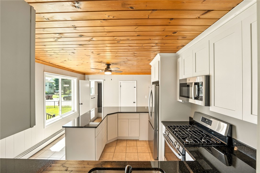 32 Jackson Street Woonsocket, RI 02895 - Photo 4 of 23