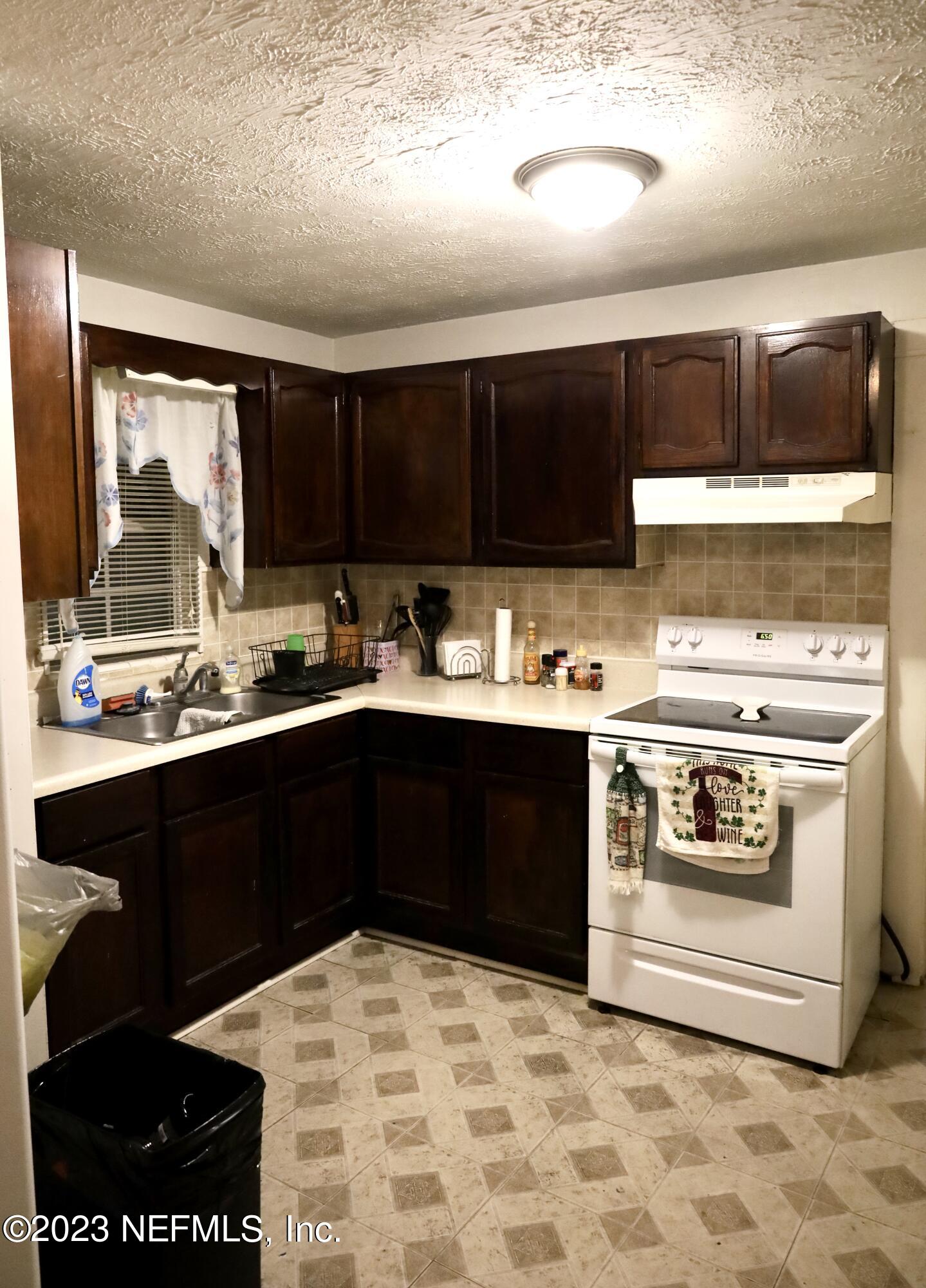 823 Cahoon Road South Jacksonville, FL 32221 - Photo 4 of 11 BC4C225C-65CD-44DC-B56E-F9F0042EF311
