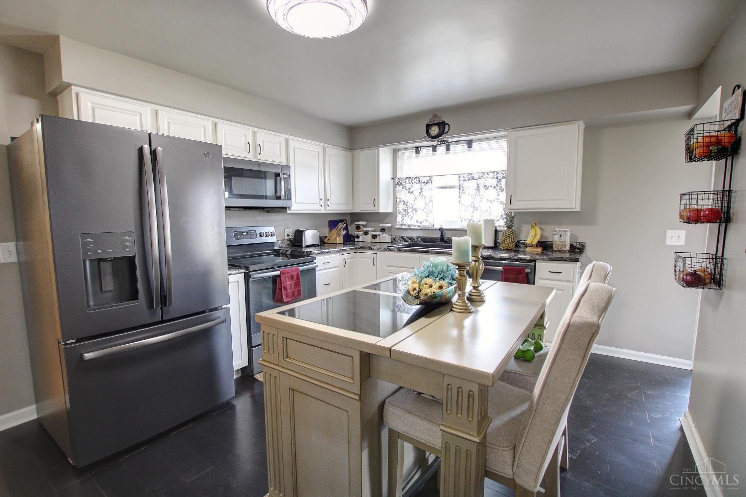 3748 Springdale Road Cincinnati, OH 45251 - Photo 8 of 25 Gallery Image 8