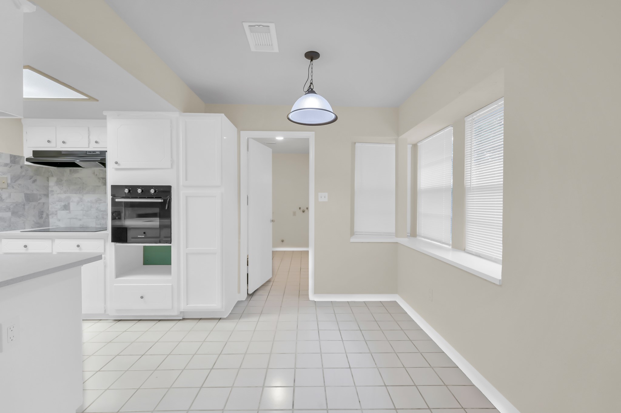 29610 Loddington Street Spring, TX 77386 - Photo 9 of 27 Breakfast area