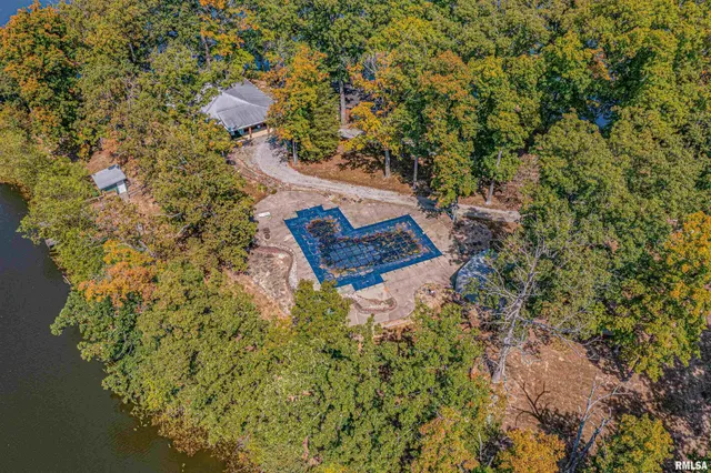 $400,000 | 18459 North Miller Lake Lane, Mount Vernon, IL 62864