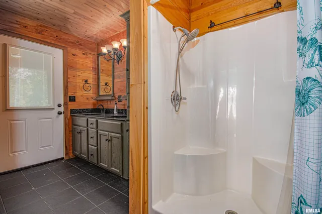 $400,000 | 18459 North Miller Lake Lane, Mount Vernon, IL 62864