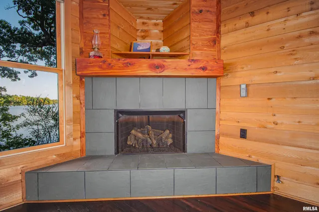 $400,000 | 18459 North Miller Lake Lane, Mount Vernon, IL 62864