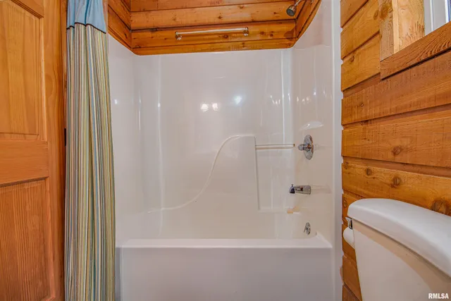 $400,000 | 18459 North Miller Lake Lane, Mount Vernon, IL 62864