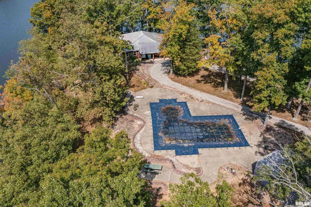 $400,000 | 18459 North Miller Lake Lane, Mount Vernon, IL 62864