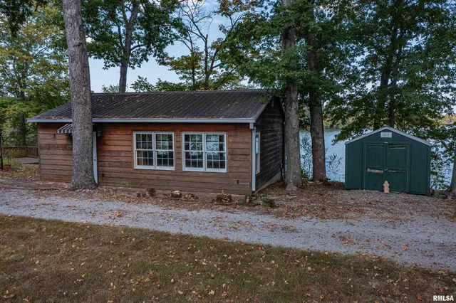 $400,000 | 18459 North Miller Lake Lane, Mount Vernon, IL 62864