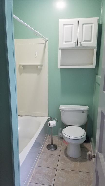 320 2nd Street Butler, PA 16001 - Photo 11 of 23 Top unit bath