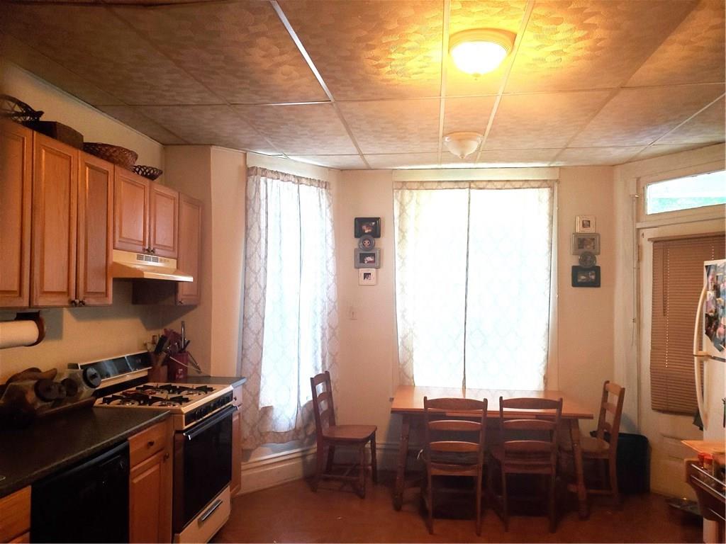 320 2nd Street Butler, PA 16001 - Photo 16 of 23 Bottom unit kitchen