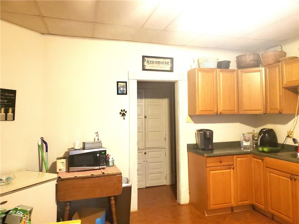 320 2nd Street Butler, PA 16001 - Photo 17 of 23 Bottom unit kitchen