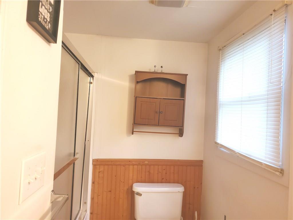 320 2nd Street Butler, PA 16001 - Photo 22 of 23 Bottom unit Bath