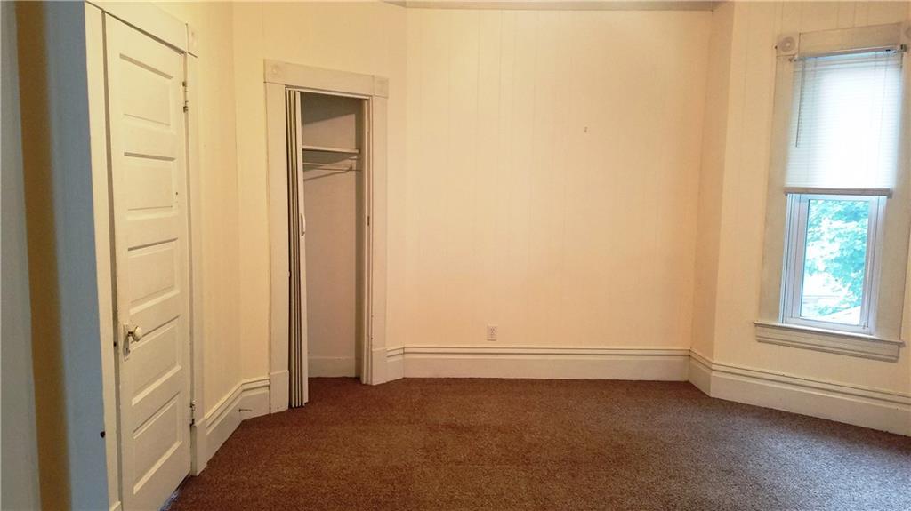 320 2nd Street Butler, PA 16001 - Photo 4 of 23 Top Unit Living Room