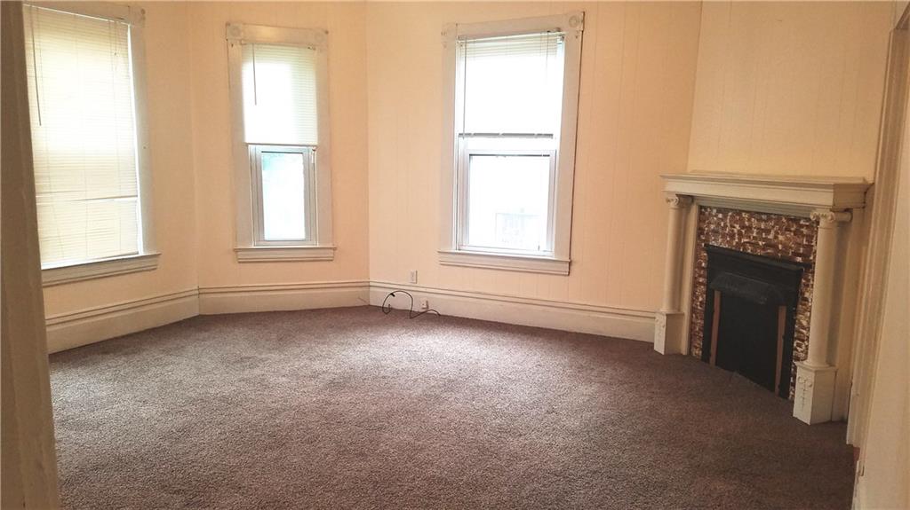 320 2nd Street Butler, PA 16001 - Photo 5 of 23 Top unit Living room