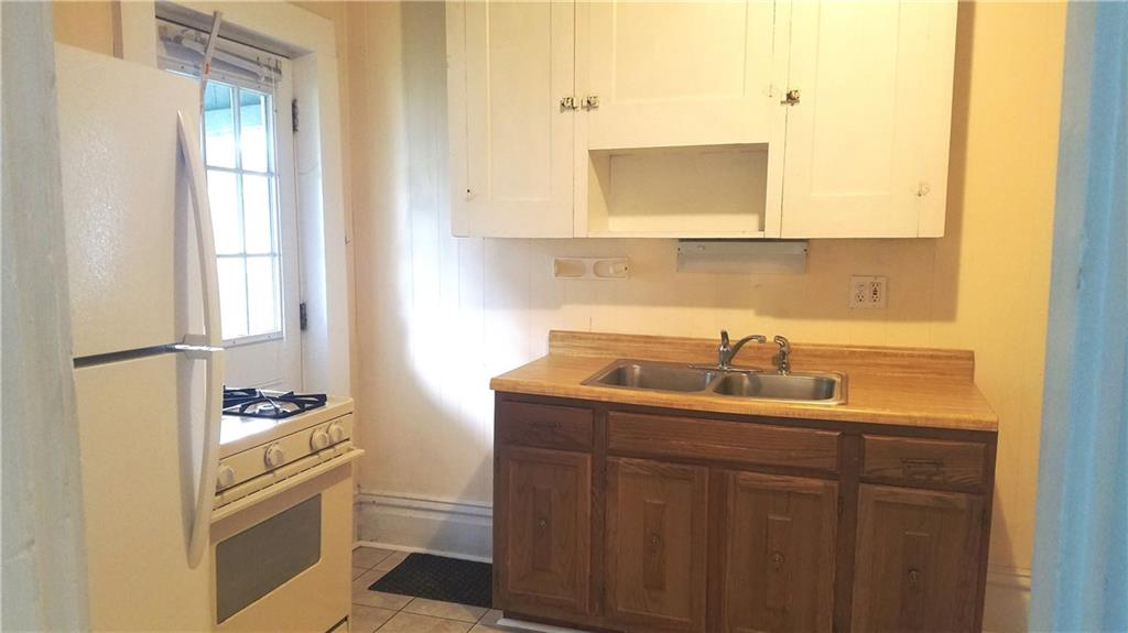 320 2nd Street Butler, PA 16001 - Photo 8 of 23 Top unit Kitchen