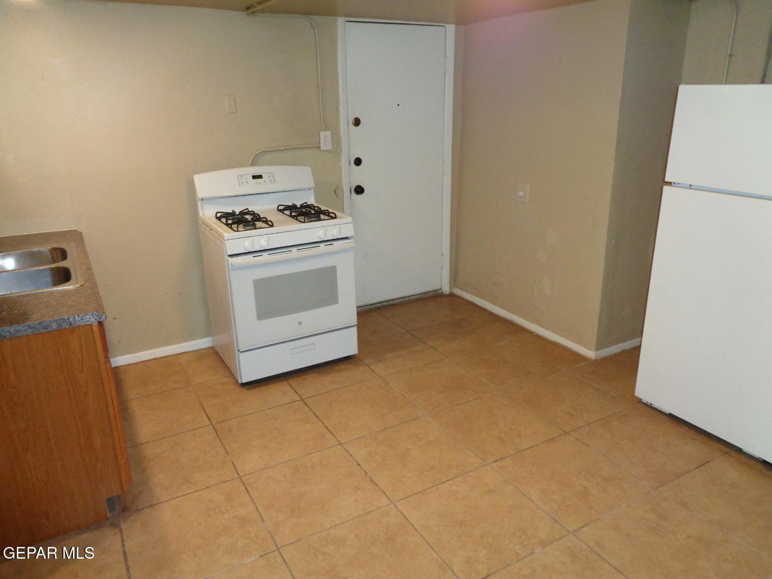 1309 East Rio Grande Avenue, Unit 6 El Paso, TX 79902 - Photo 2 of 8 Kitchen