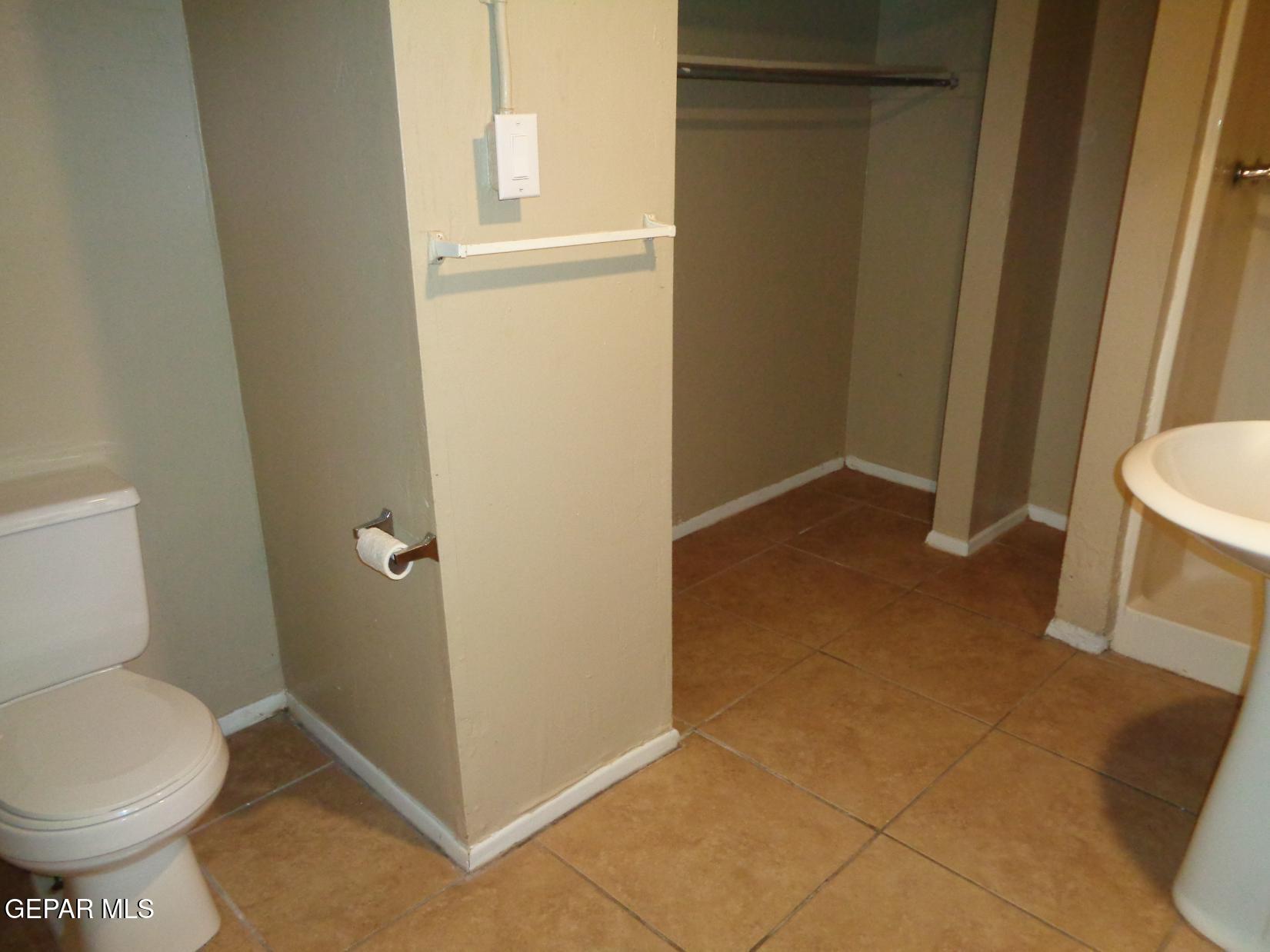 1309 East Rio Grande Avenue, Unit 6 El Paso, TX 79902 - Photo 8 of 8 Three Quarter Bathroom