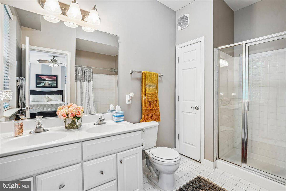 13806 Breezy Ridge Way Woodbridge, VA 22191 - Photo 25 of 42 Master Bathroom