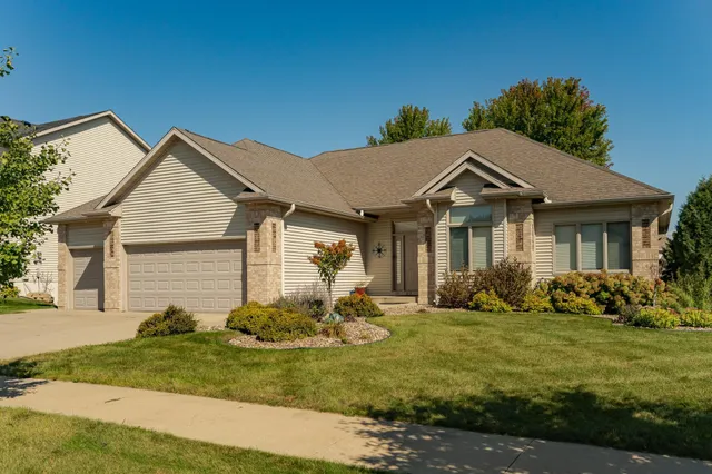 $550,000 | 3057 Scanlan Lane Northeast, Rochester, MN 55906
