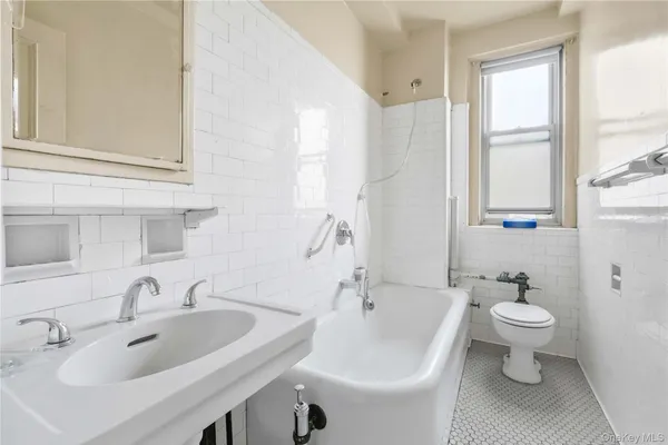 $678,000 | 390 Riverside Drive, Unit 15D | Morningside Heights