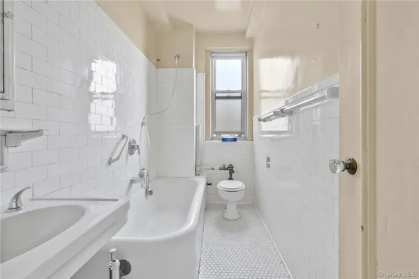 $678,000 | 390 Riverside Drive, Unit 15D | Morningside Heights