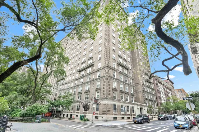 $699,999 | 390 Riverside Drive, Unit 15D | Morningside Heights