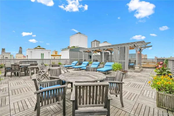 $678,000 | 390 Riverside Drive, Unit 15D | Morningside Heights