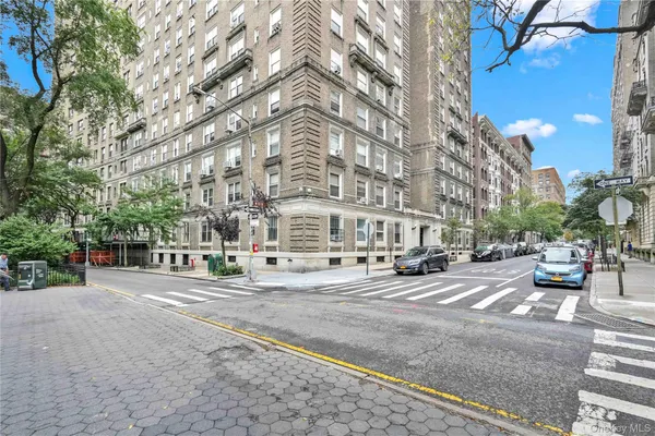 $678,000 | 390 Riverside Drive, Unit 15D | Morningside Heights