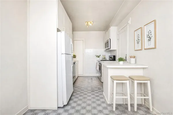 $678,000 | 390 Riverside Drive, Unit 15D | Morningside Heights