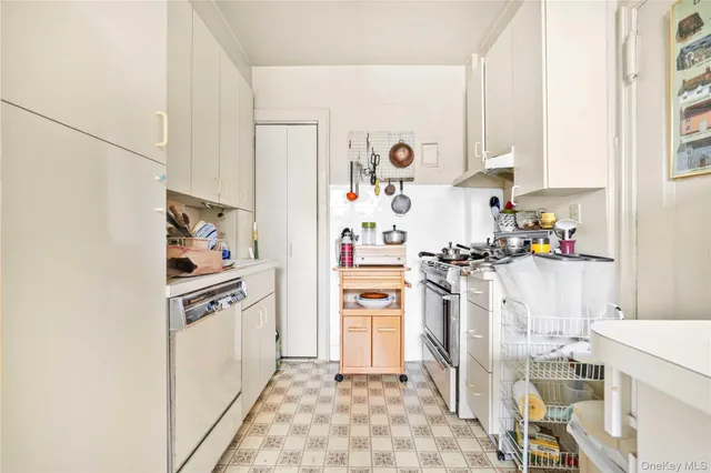 $699,999 | 390 Riverside Drive, Unit 15D | Morningside Heights